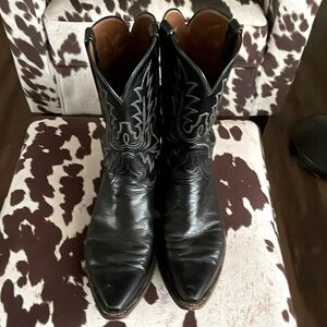 Lucchese Rare Blk Calf Roper Cowboy Boots.Short shaft and low Roper heel. SWEET!